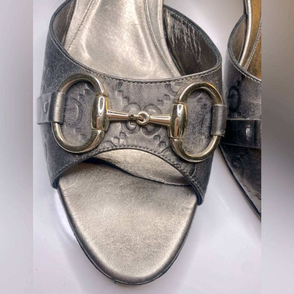 GUCCI HORSEBIT PRINTED MONOGRAM METAL KITTEN HEEL SLIDES - Picture 4 of 6